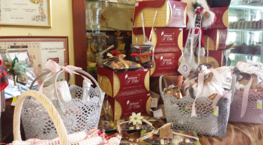 esposizione alla Pasticceria D'Elia di Teggiano foto mp