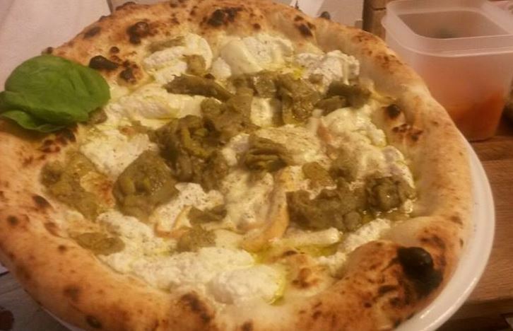 Pizza all'acqua di Mare di Vuolo con Carciofi per la festa delle donne